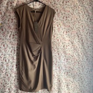 Halton heritage tan short sleeve v neck dress size 6 with side zipper